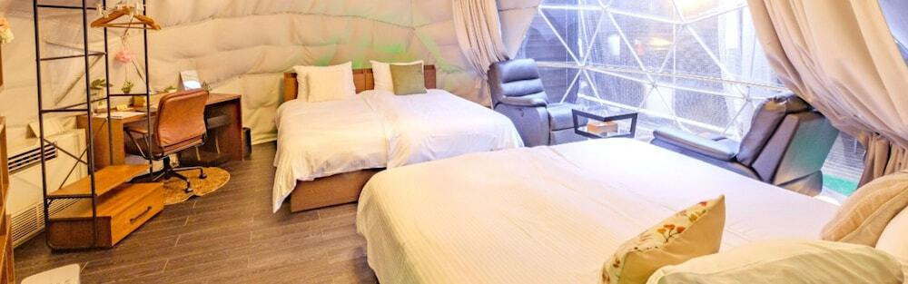 老舗旅館の敷地に現れたグランピング施設3906982