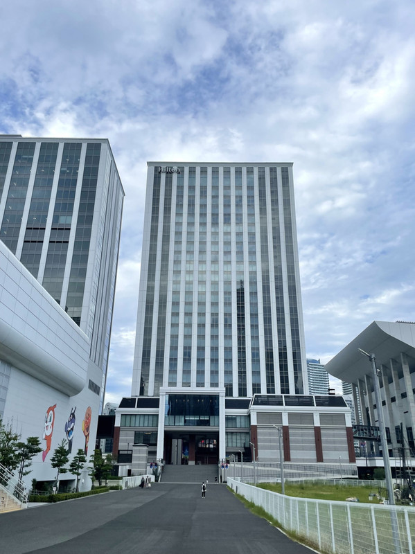 アンパンマンミュージアムの先にヒルトン横浜