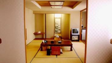 客室 / 3