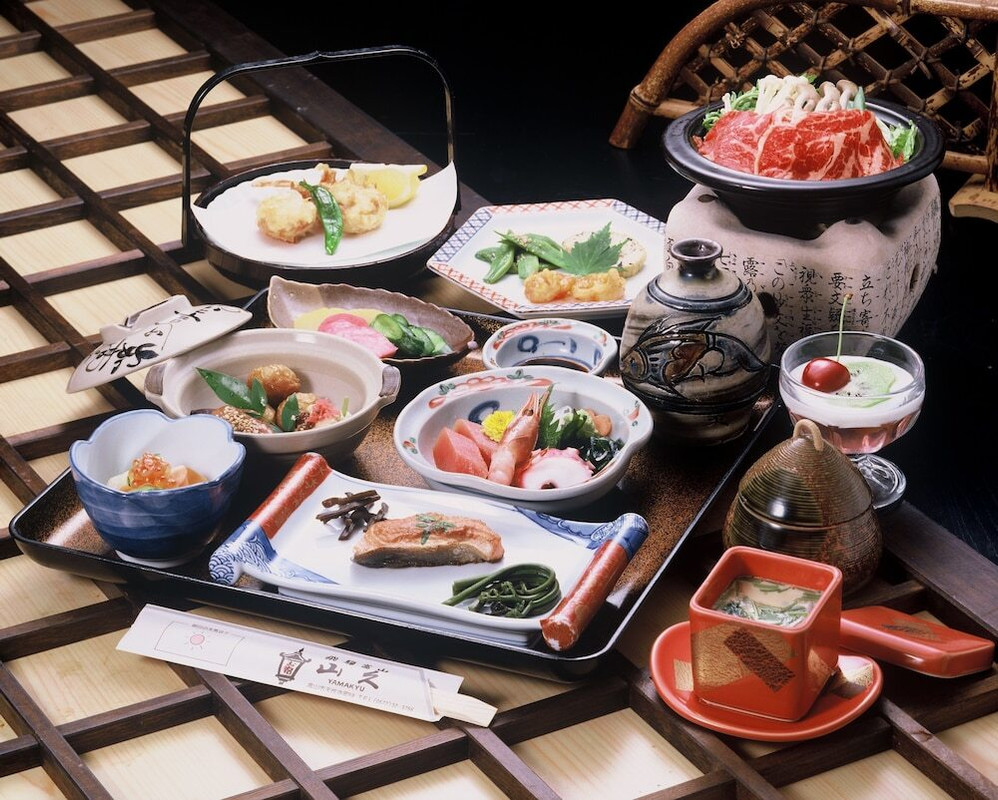 旅館のお食事処