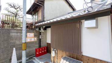 施設の入り口 / 12