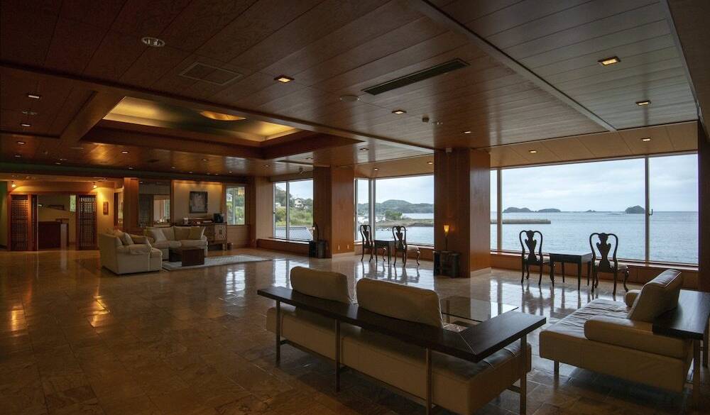 ロビーラウンジ / 2