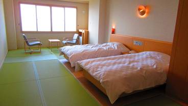Room / 1