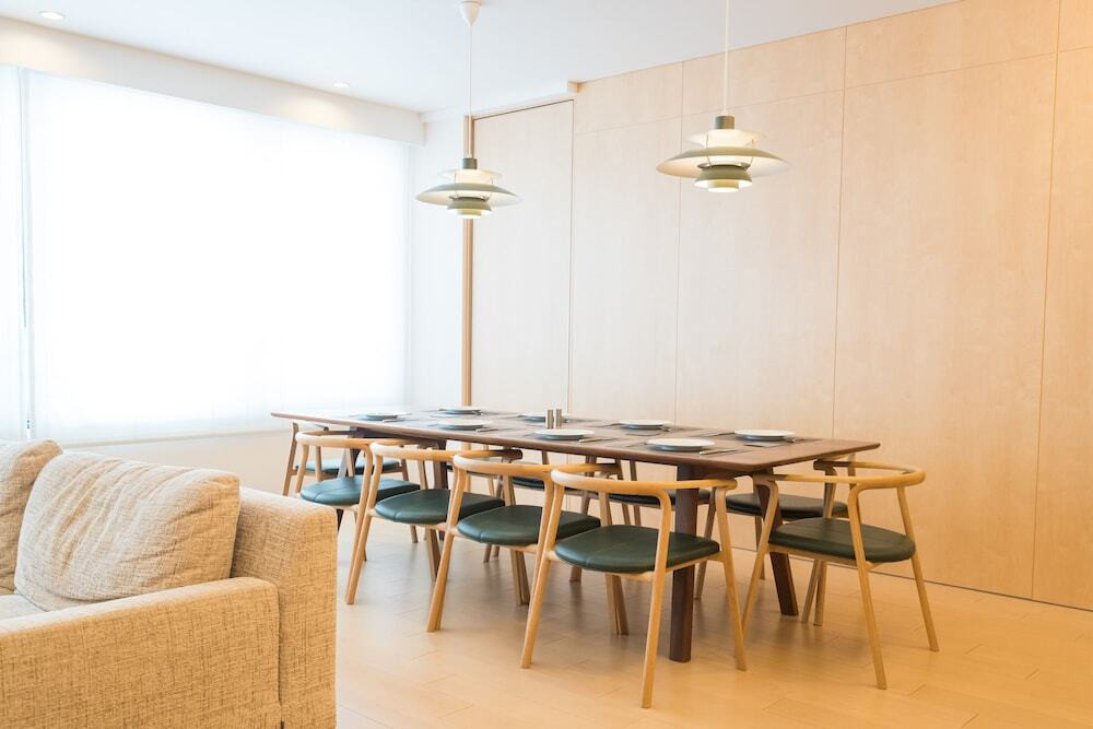 客室内のダイニングエリア