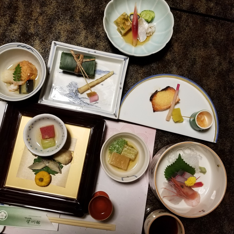 夕食 蒸し物は後から運ばれてきます