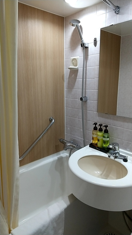 バスタブは狭いです