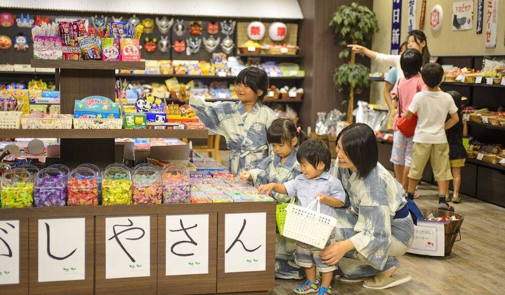 懐かしき昭和の駄菓子コーナー / 1