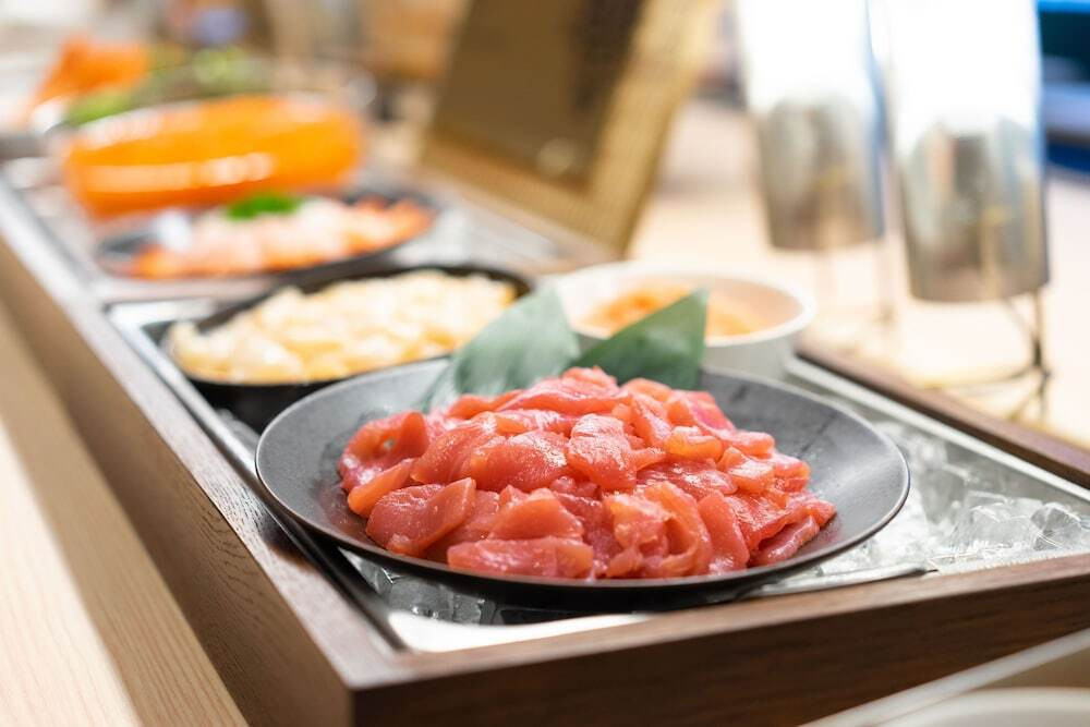 朝食ビュッフェ／マグロ