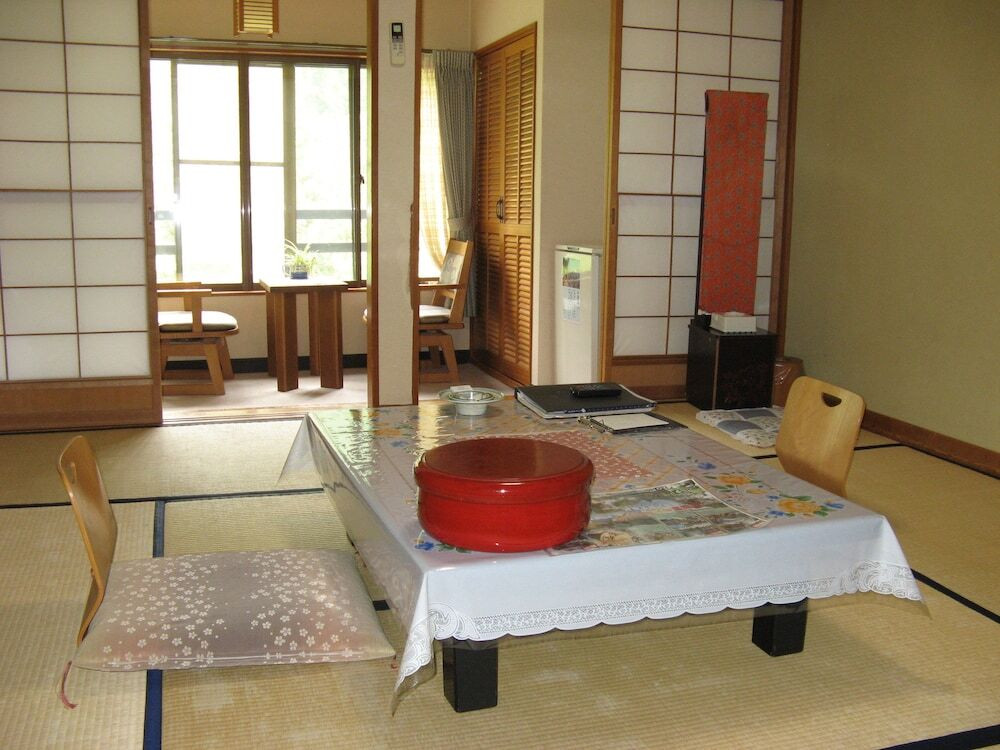 客室内のダイニングエリア