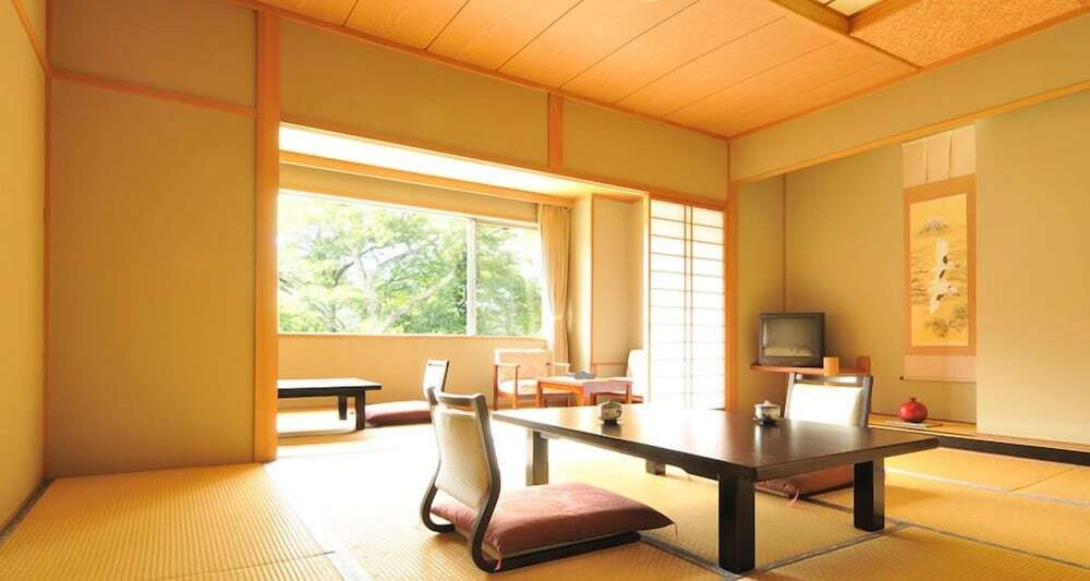 客室内のダイニングエリア