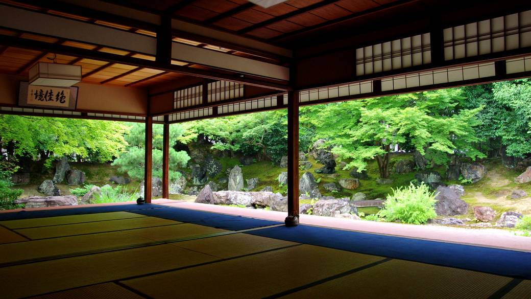 「圓徳院」では無料の写経体験も / 2