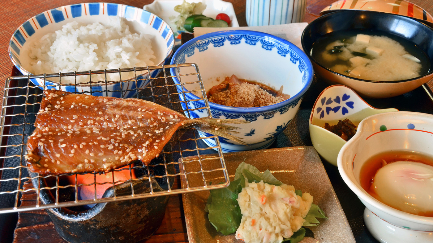 素早い調理がおいしさの秘密！感動的なイカの活き造り4760235