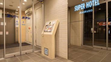 施設の入り口 / 18