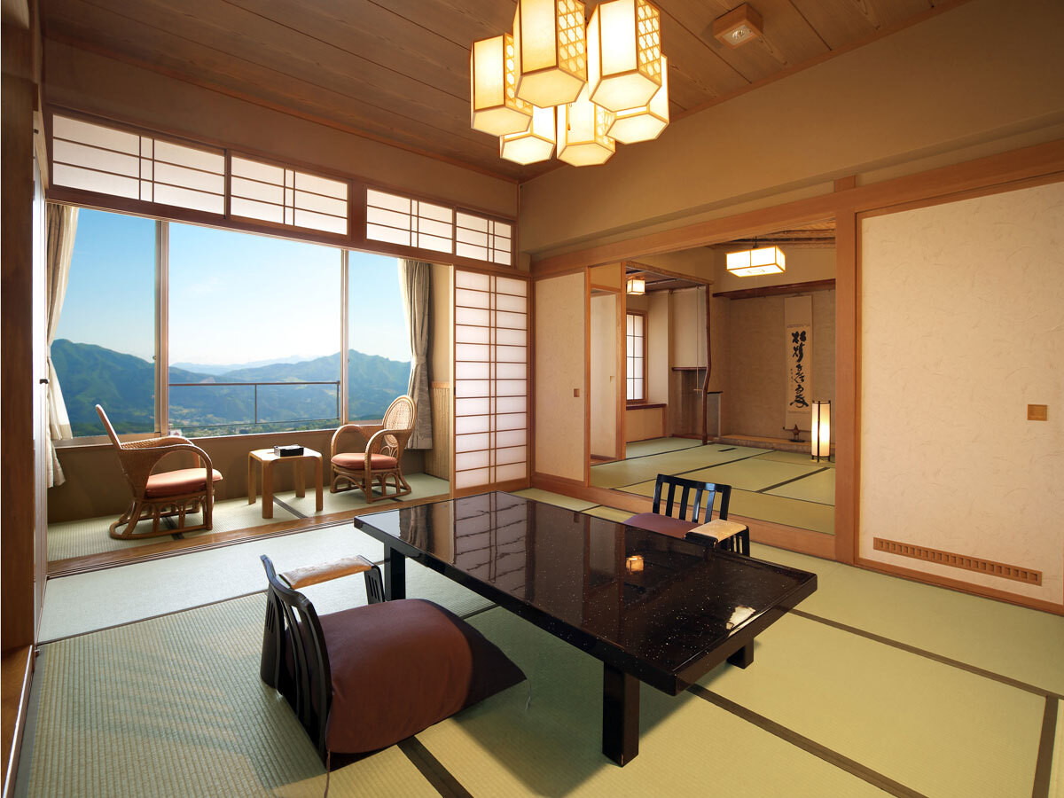 石段街まで徒歩約3分。バリアフリー客室や露天風呂付き客室がある老舗宿4754961