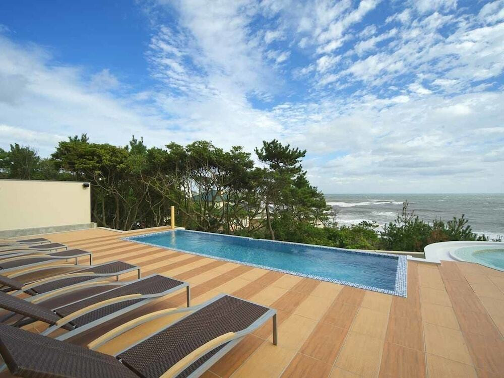 犬吠の海が見える絶景の野外プール4059084