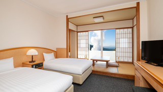 和洋室 ツイン+4畳 (湯けむりビュー) 32m² 禁煙