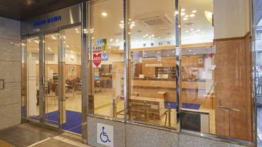 施設の入り口 / 4