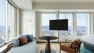 デラックス ルーム キングベッド 1 台 マウンテンビュー コーナー