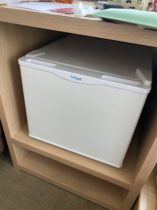 冷蔵庫は小さめ