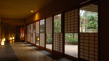 本館から迎賓館への連絡通路 / 12