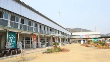 道の駅 保田小学校 / 1