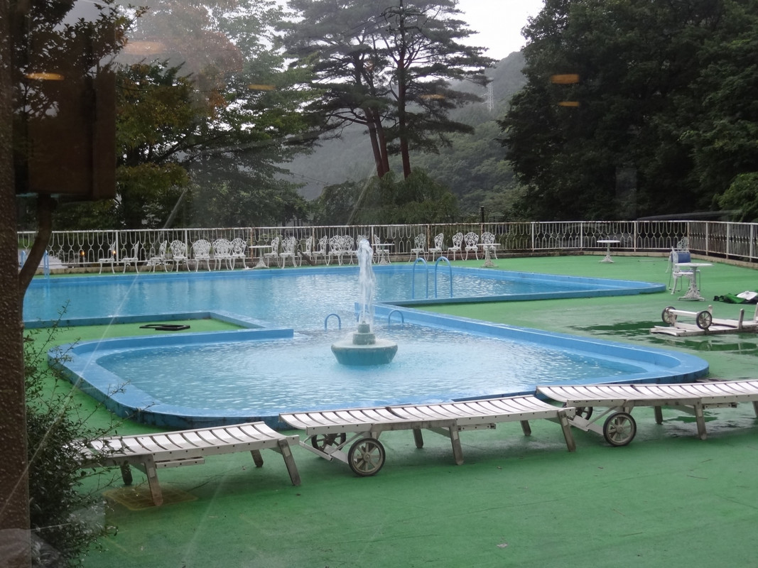 夏季限定のプール