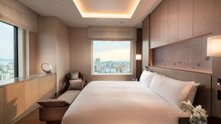 デラックス スイート キングベッド 1 台