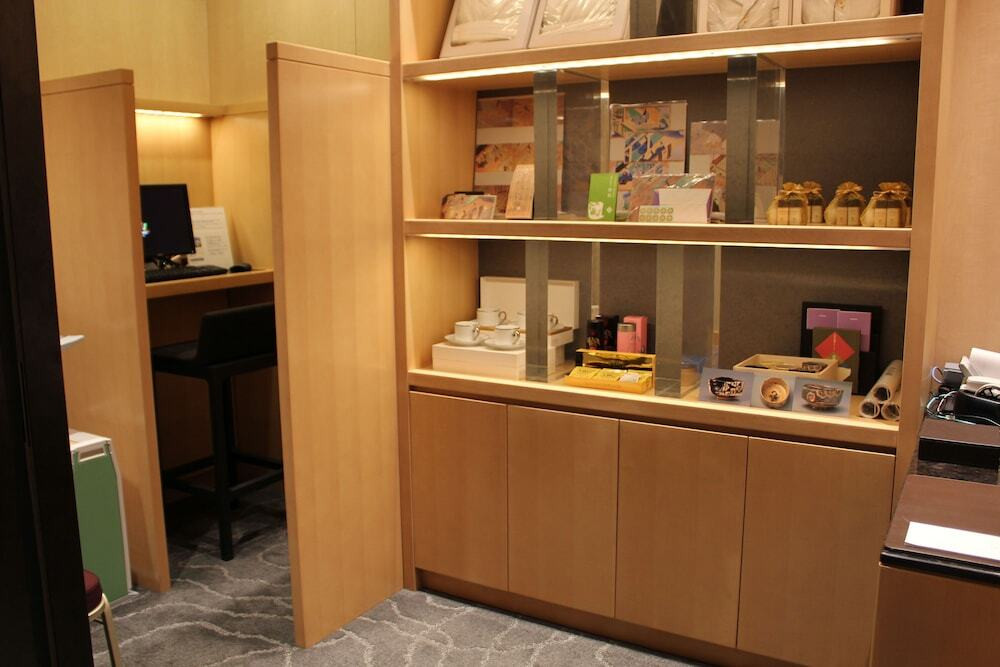 ロゴ入りのバスローブにご朱印帳も!3968878