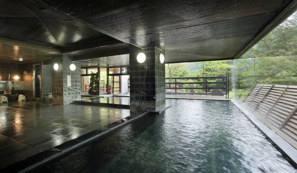 鬼黒美湯　黒御影石の大浴場 / 3