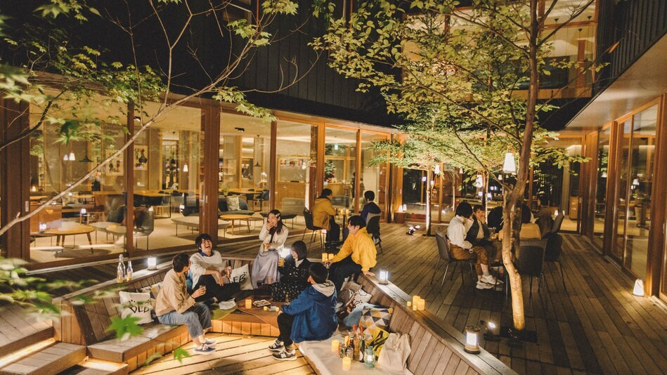 外のウッドデッキで、火を囲んでマイスペースを作ろう♪3702347