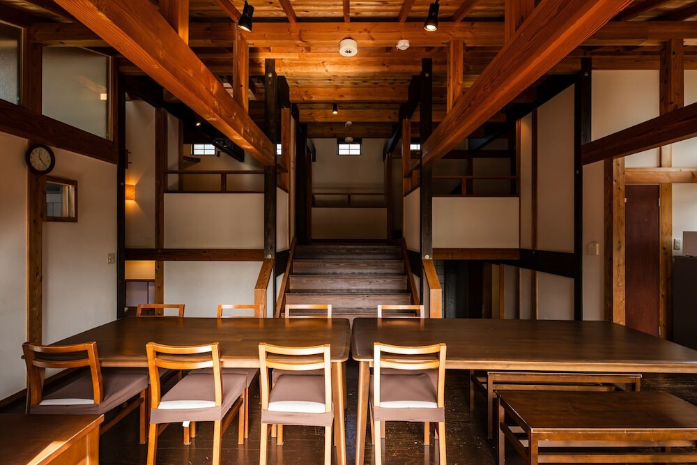 客室内のダイニングエリア