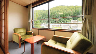 【和洋室】和室10畳＋ツインルーム＋広縁（禁煙・シャワー付）