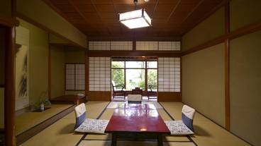 客室内のダイニングエリア / 35