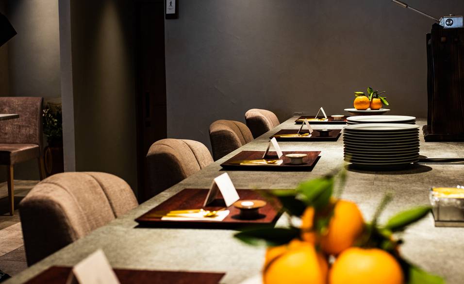 モンブラン専門店で
ティータイムを
 / 3