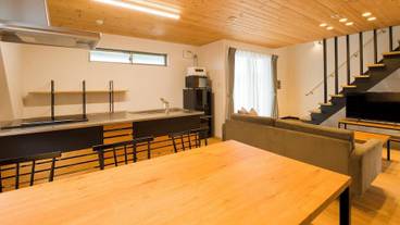 客室内のダイニングエリア / 11