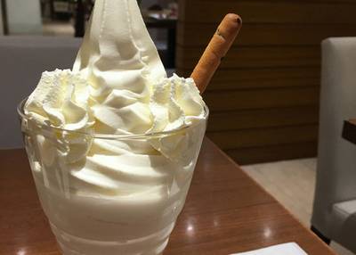 ミルク&パフェ よつ葉ホワイトコージ 札幌パセオ店