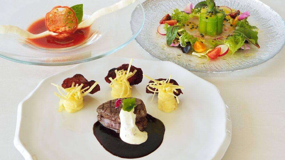 ドレスアップして
沖縄の美食を堪能 / 5