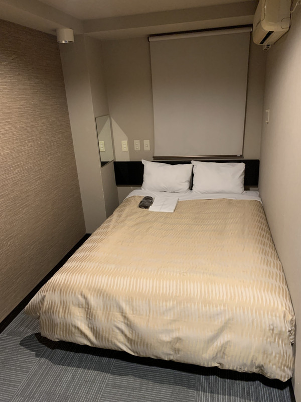 ベッドは大き目