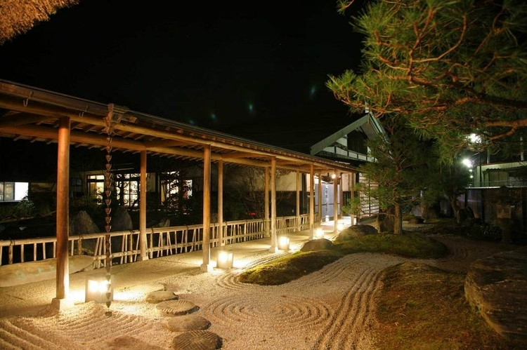 夜の庭園