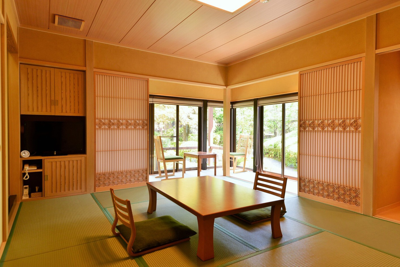 自然溢れる里山に寄り添う日本庭園3647173