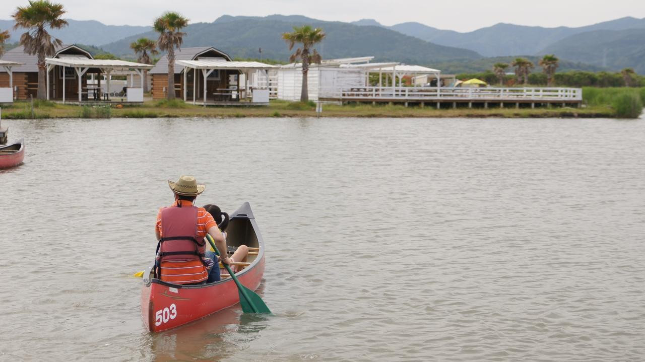 優雅にカヌーもできる!水辺のグランピングサイト4084508