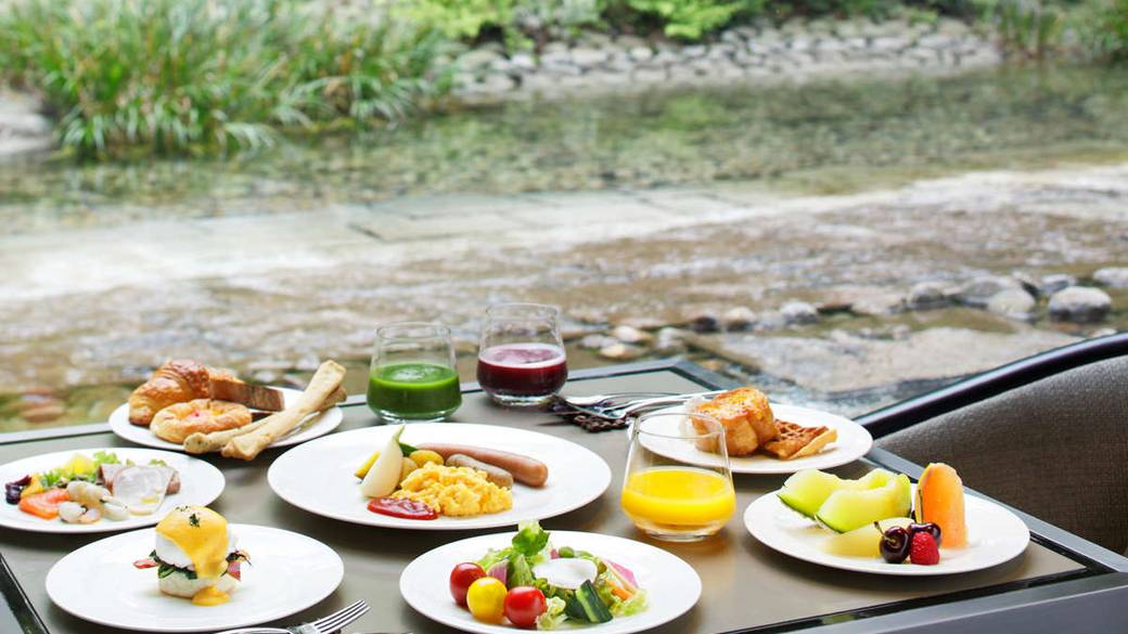 窓一面の庭園とともに
イタリアンの朝食を / 1