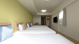 デラックス 4 人部屋 ベッド (複数台) 禁煙 シティビュー