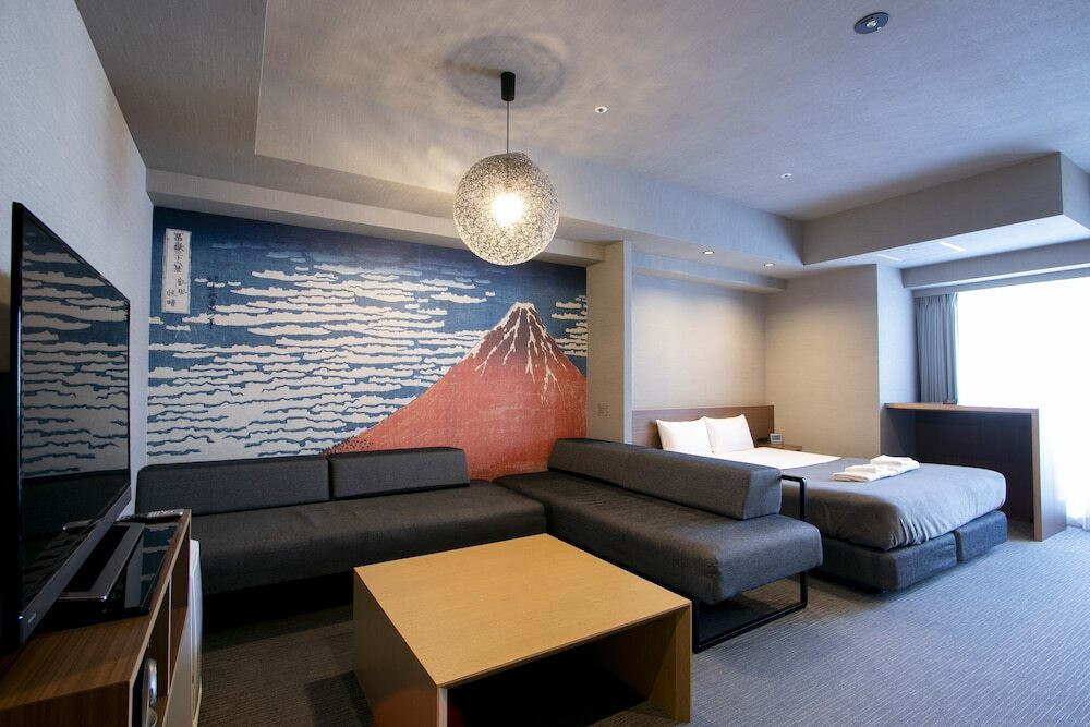 葛飾北斎の浮世絵に圧倒！和の情緒あふれるアパートメントホテル3656088