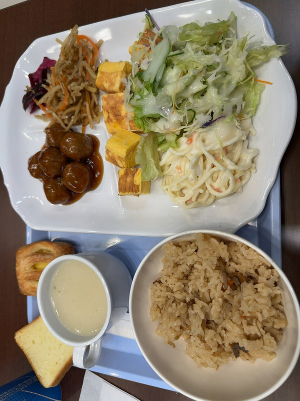 朝食です。東横インとしては標準的なものです。