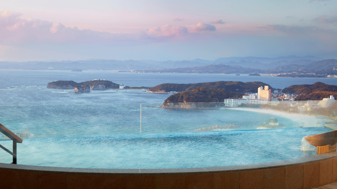 高台から太平洋を一望。クエをイタリアンのコースで味わえるホテル4231108