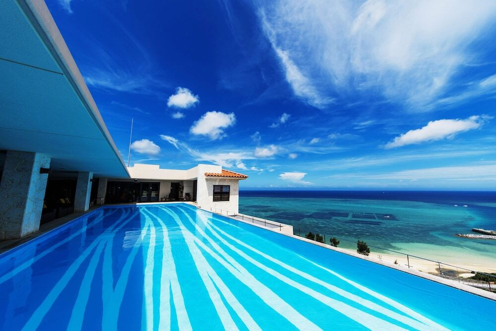 インフィニティプールが素敵、充実の施設と広々客室で贅沢なホテルステイ3578677