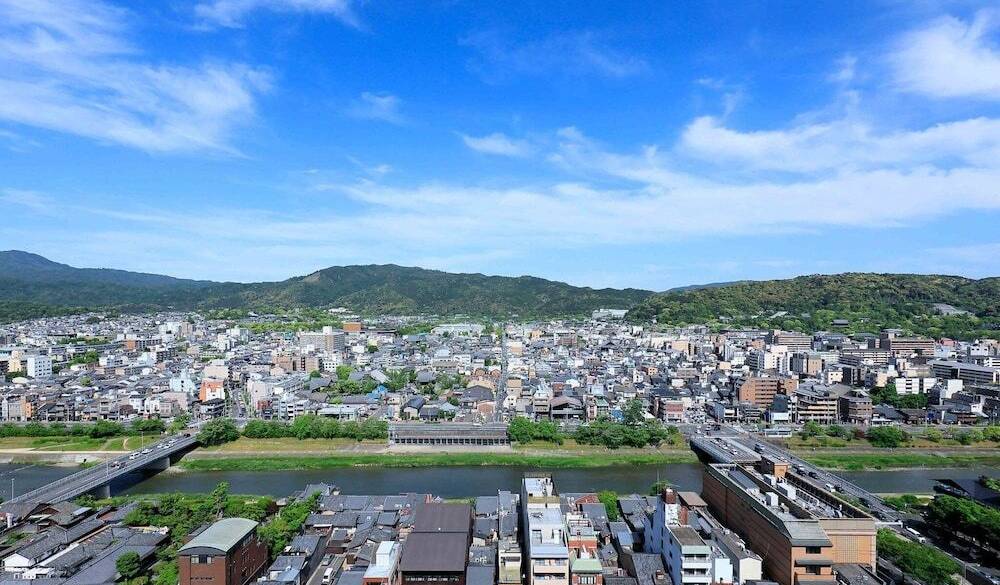 東山・鴨川側の客室からの景色 / 2