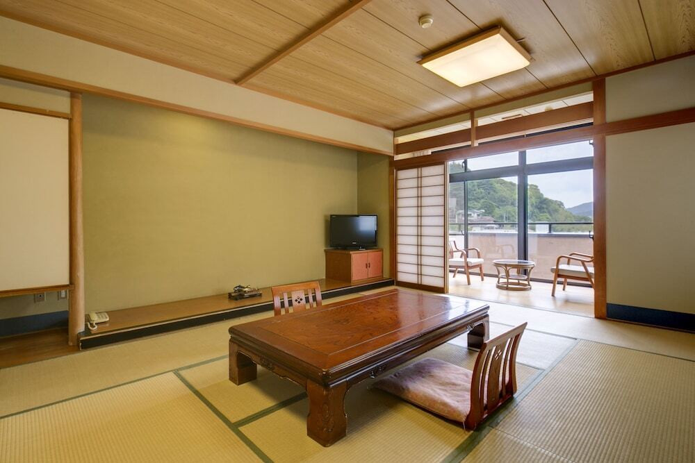 美肌の湯に浸かり、地元食材の旬会席をお部屋で堪能3926400