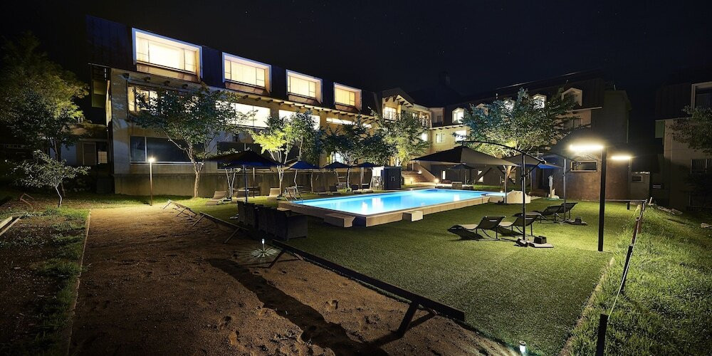 屋内 / 屋外プール